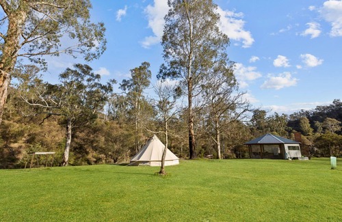 Dargo House | Parsons Flat Glamping: Immerse yourself in the serenity of a secluded retreat