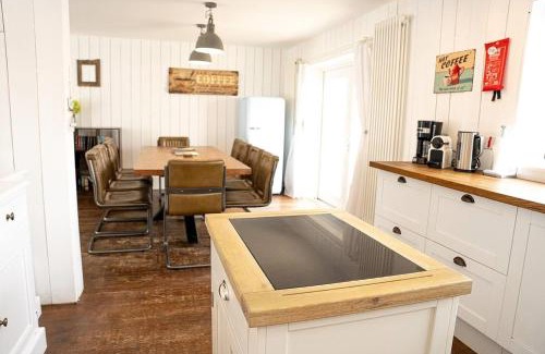 Camber House | Pass the Keys Beautiful Beach House in Camber