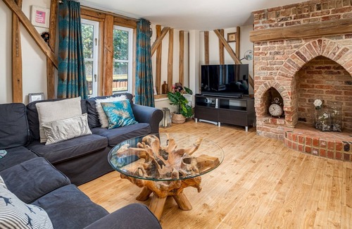 Lacey Green House | Pass the Keys | Bradenham Barn in The Chiltern Hills