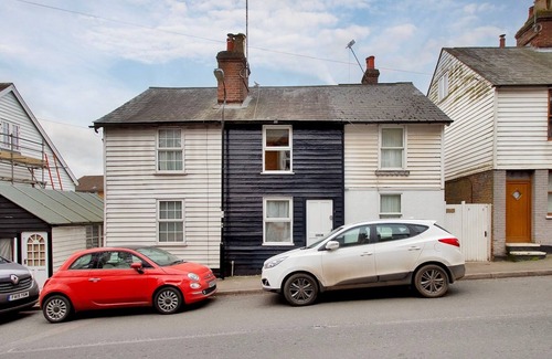 Hawkhurst House | Pass the Keys | Cosy Cottage Hawkhurst