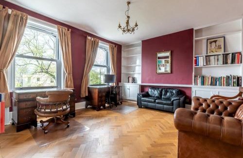 Blackheath House | Pass the Keys Elegant 4BR House Parking Garden Library