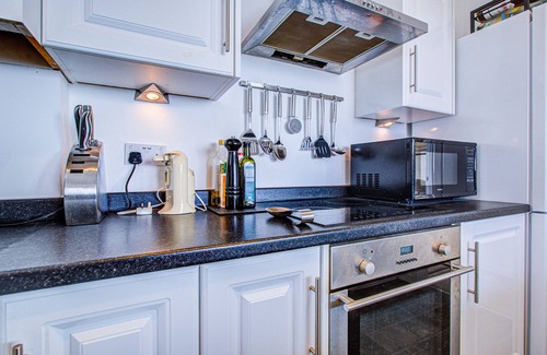 Westcliff-on-Sea Apartment | Pass the Keys | Stunning Sea Front Views