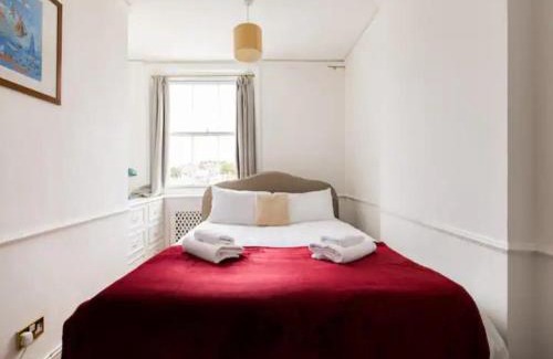 Queen's Gate Apartment | Pass the Keys Hidden Gem in the heart of Gloucester Road, London