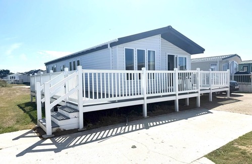 Lydd-on-Sea Apartment | Pass the Keys | Luxury Lodge
