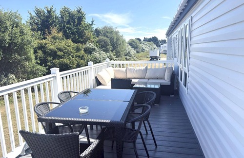 Lydd-on-Sea Apartment | Pass the Keys | Luxury Lodge