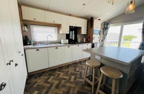 Lydd-on-Sea Apartment | Pass the Keys Luxury Lodge
