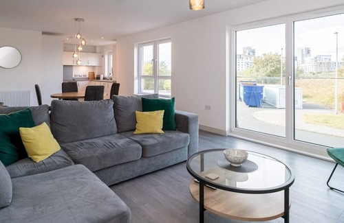Newhaven Apartment | Pass the Keys | Modern 3Bed Flat with Free Parking and Stunning Views