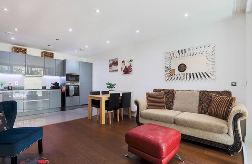 Kew Apartment | Pass the Keys | Stylish Designer Balcony Apartment in Kew