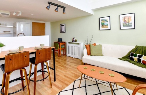 St. Thomas Apartment | Pass the Keys | The Bay Boutique-1 bed loft apartment with parking