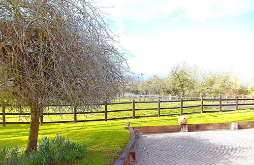 Halesworth House | Pass the Keys | Tranquil Farm Cottage Perfect Country Get Away