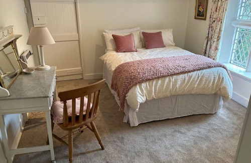 Leominster House | Pass the Keys | Ultimate retreat with pool and sauna