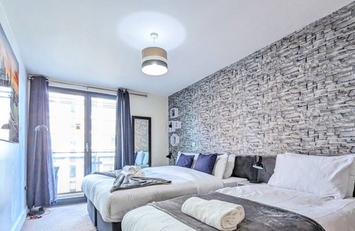 Theatreland Birmingham Apartment | Pass the Keys | Your Chic Arcadian Getaway in Central Birmingham