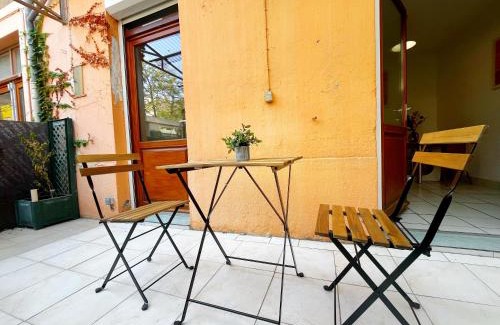 Villette Gare Apartment | Passiflora - appartement 8 personnes - check in h24 - wifi