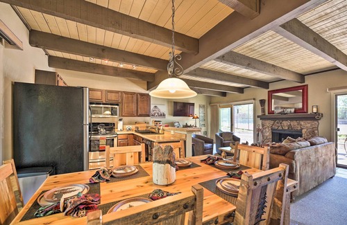 Pinetop Apartment | Patio & Fireplace: Country Club Pinetop Condo!
