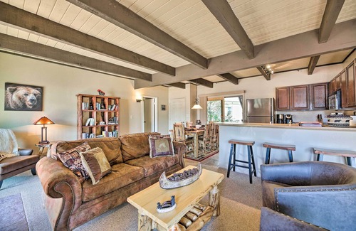 Pinetop Apartment | Patio & Fireplace: Country Club Pinetop Condo!