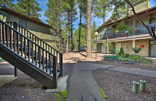 Pinetop Apartment | Patio & Fireplace: Country Club Pinetop Condo!