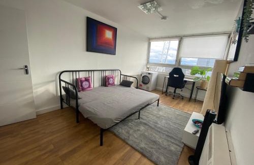 Westbourne Apartment | Patio Flat near Notting Hill