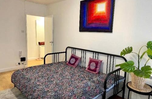 Westbourne Apartment | Patio Flat near Notting Hill
