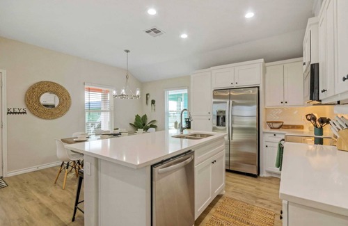 Port Aransas Cottage | Patio Lounge w/Firepit! Nature Preserve Views Surf-n-dipity by Avantstay