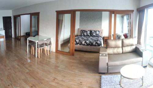 Central Pattaya Apartment | Pattaya Beach View Talay 6 by AEGEAN Suite Condo