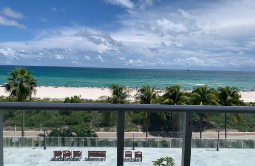 Mid Beach Apartment | Pavilion
