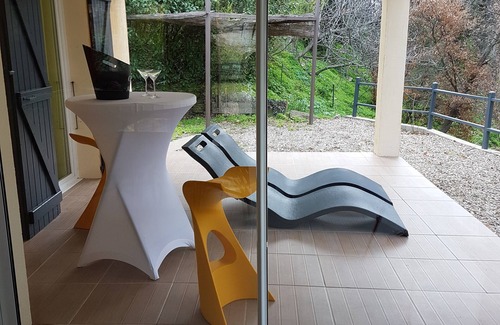 Barbaggio Villa | Pavillon en Pierre Isolé Dans un Écrin de Verdure Avec vue sur mer