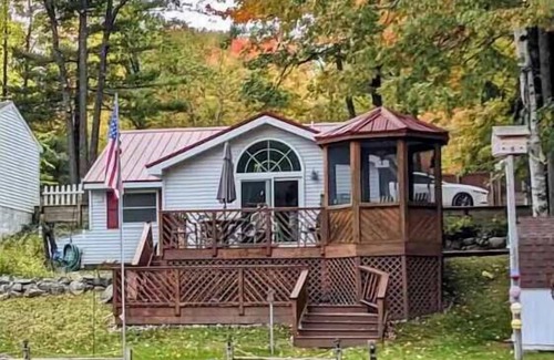 Harrison Cottage | Payne's Lakeside Cottage with Private Beach