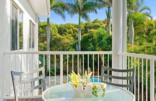 Castaways Beach House | Peace within the palms, Castaways Beach