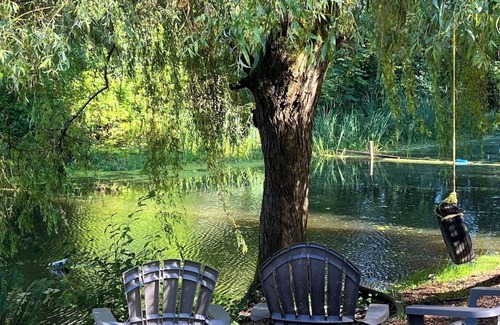 North Saanich House | Peaceful 1 BR Hideaway on 1 Acre w/Pond, Near Ferry, Airport & Nature