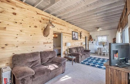Penrod House | Peaceful 2-bedroom house, beautiful Lake view.