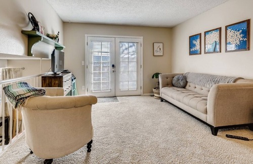 West Central Westminster House | Peaceful 3 bedroom Townhome-Ideally Located