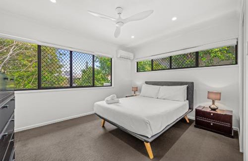 Nundah Apartment | Peaceful 3BR 2BA with Parking Near Airport and CBD