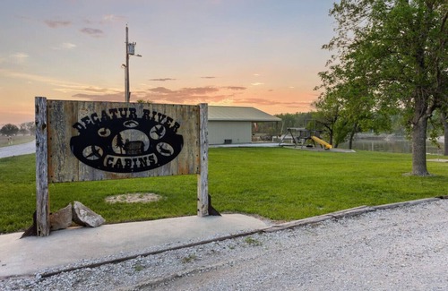 Burt County Cabin | Peaceful 6-Bed River Cabin – Family-Friendly Getaway with Boat Slip & Playground Access | Sleeps 9