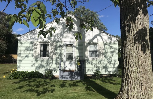 Narragansett House | Peaceful Beach Cottage - 10 minute walk to Scarborough Beach, Narragansett