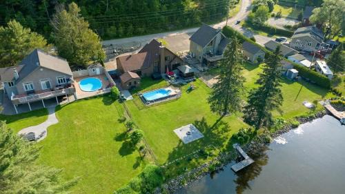 Notre-Dame-de-la-Salette Ski Chalet | Peaceful Retreat on Lac de l'Argile