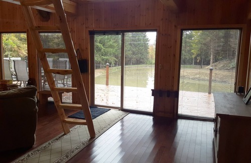 Farmersville Station Cabin | Peaceful cabin getaway close to Ellicottville and Holimont.