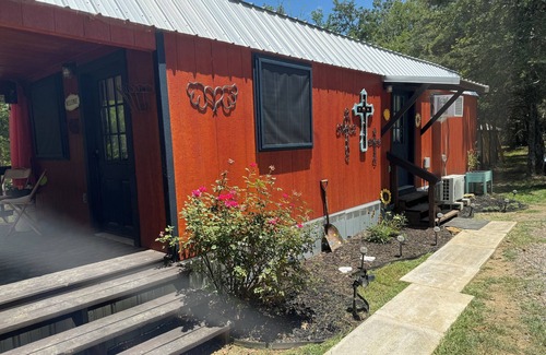 Bates Cabin | Peaceful cabin retreat to enjoy all the quiet & beauty nature has to offer.