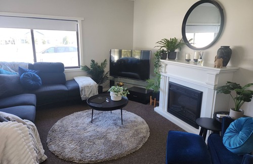 Morwell House | Peaceful, centrally located, 2 bedroom cottage minutes walk to Morwell CBD.