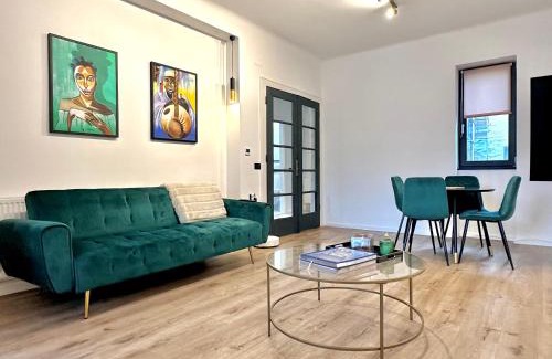 Brasov City Centre Apartment | Peaceful condo for romantic getaways near Black Church - 3min walk