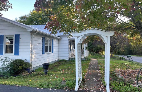 Luray House | Peaceful cottage in farmland - close to Luray, Shenandoah River & National Park