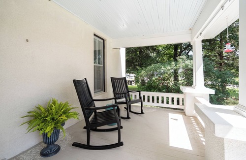 Lawrence House | Peaceful Countryside Retreat on the Edge of Lawrence - Minutes to Mass Street!