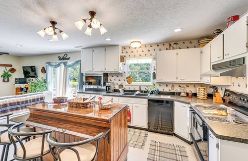 Rockfield Apartment | Peaceful Couple’s Getaway 4 Mi to Delphi!