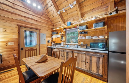 Dahlonega Cabin | Peaceful Creekside Cabin in Dahlonega, GA with Hot Tub
