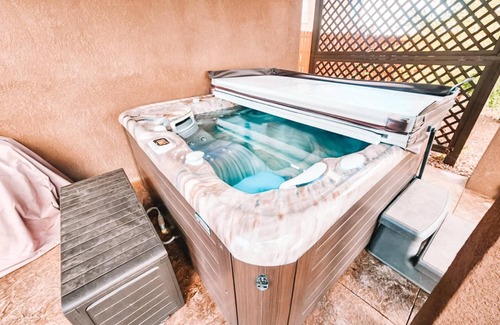 Elbert House | Peaceful Falcon Hot Tub Pet Friendly 3 King Bedsnn