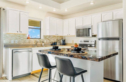Valle House | Peaceful Family Getaway 30 Mins to Grand Canyon-Full Kitchen-Porch Swings-W/D