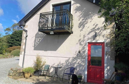 Wingfield Apartment | Peaceful Garden Studio near Gorey Sleeps 4 Parking
