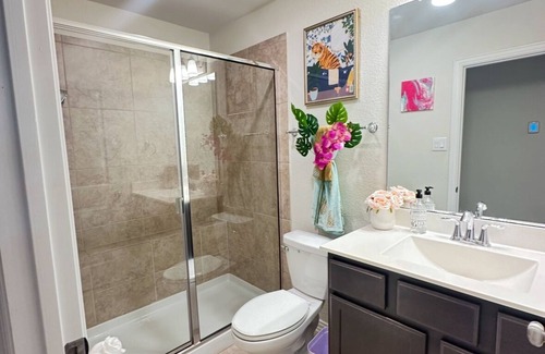 Iowa Colony Apartment | Peaceful getaway close to the city. Minutes to Everything. Amenities galore!
