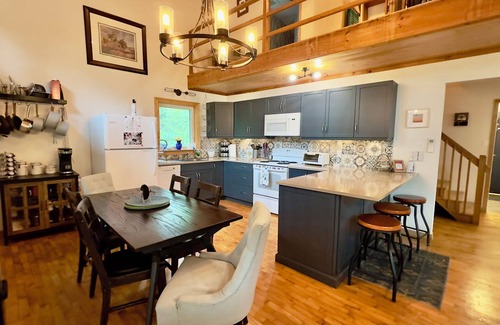 Central Frontenac Cottage | Peaceful getaway on quiet lake