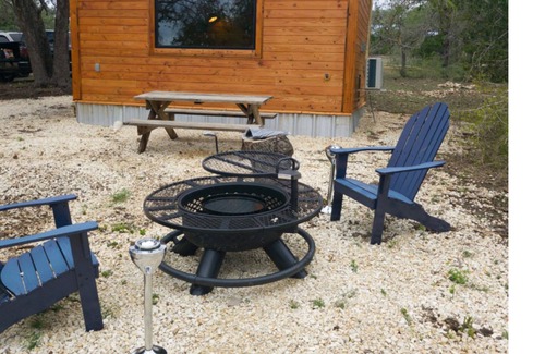 Killeen Cabin | Peaceful getaway tiny house/cabin w/large swing, fire pit 4wheelers