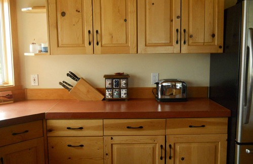 White Salmon House | Peaceful Getaway w/Stunning Views, Deck! Hike, Mtn Bike, min to river! Sleeps 5